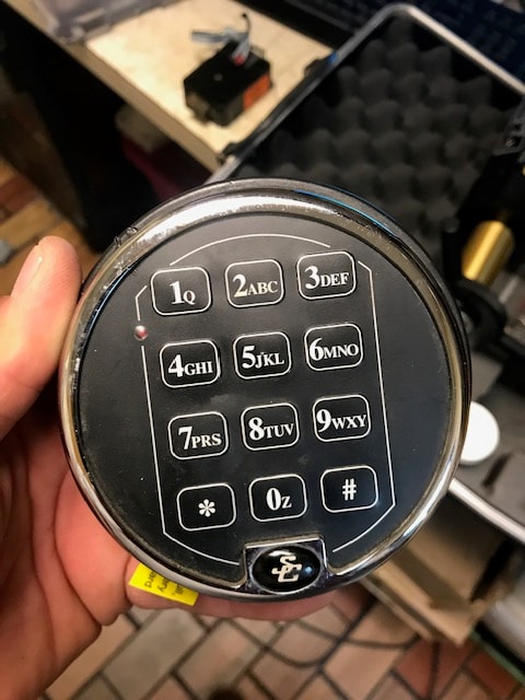 Electronic keypad replacement on a safe